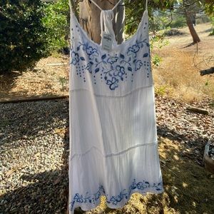 HOLSTER Embroidered loose dress